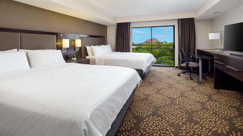 Holiday Inn and Suites Airport