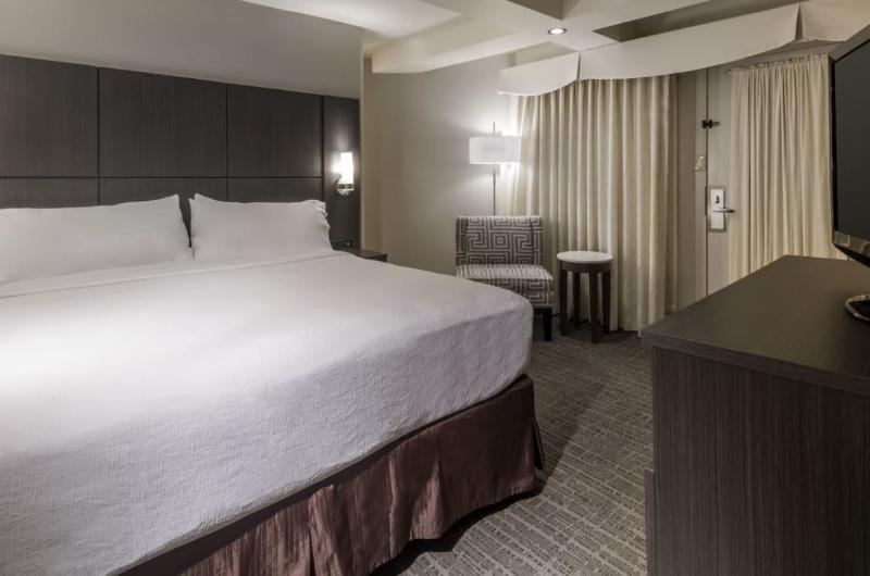 Holiday Inn and Suites Airport