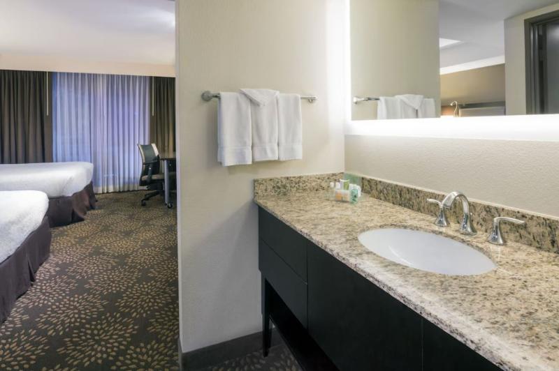 Holiday Inn and Suites Airport