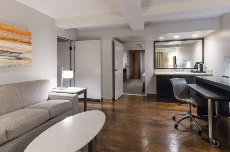 Holiday Inn and Suites Airport