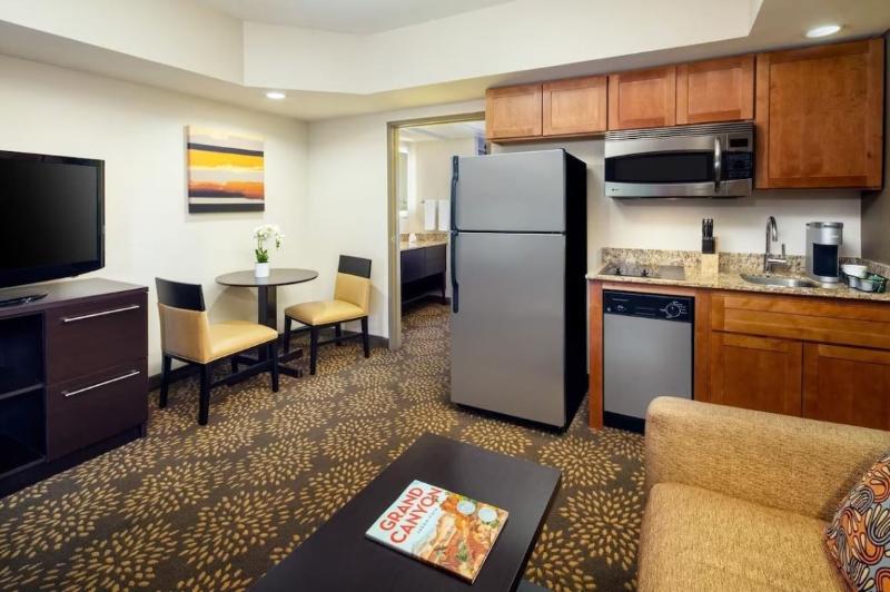 Holiday Inn and Suites Airport