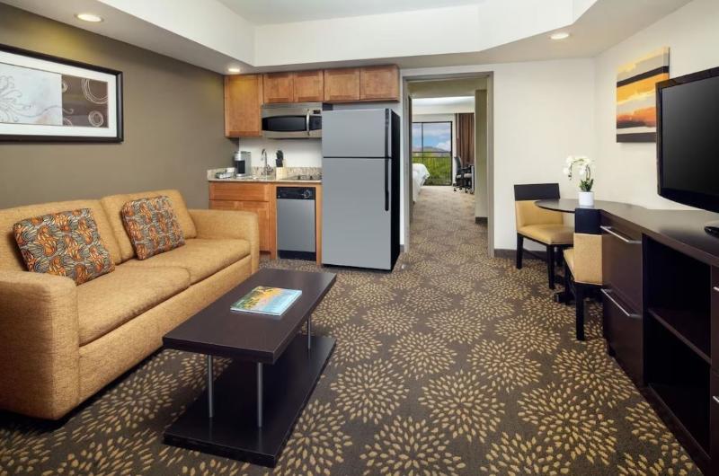 Holiday Inn and Suites Airport