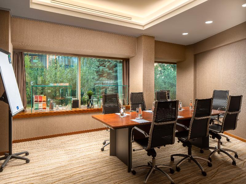 Crowne Plaza Bucharest image