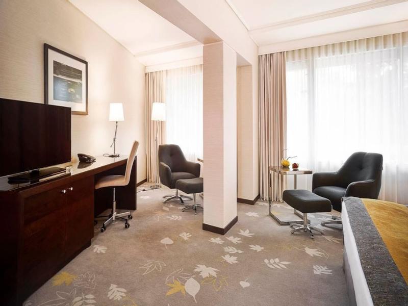 Crowne Plaza Bucharest image