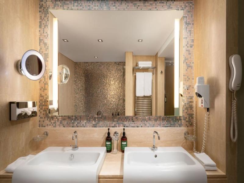 Crowne Plaza Bucharest image