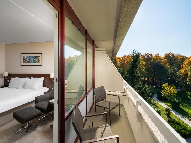 Crowne Plaza Bucharest image