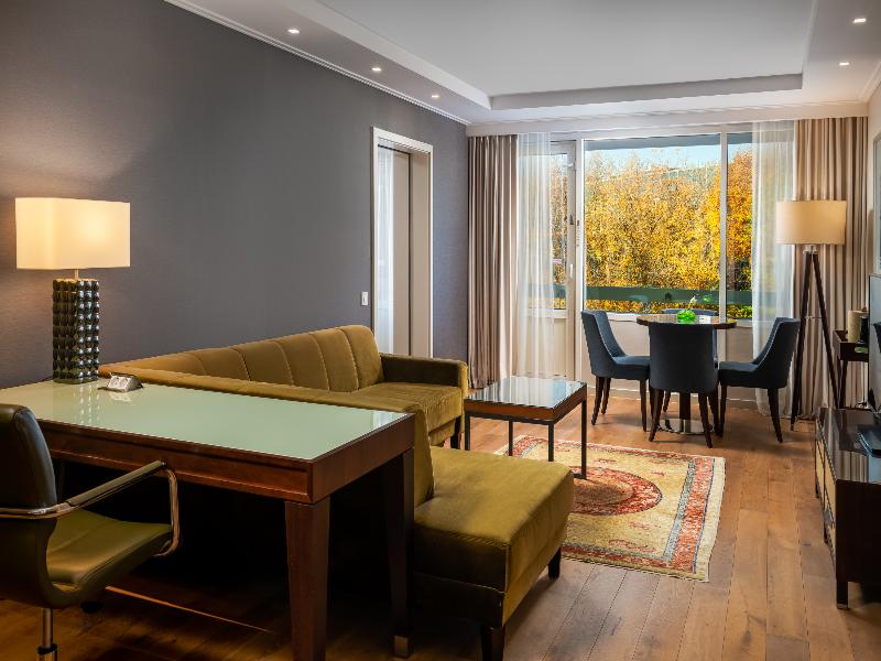 Crowne Plaza Bucharest image