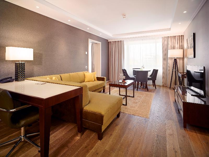 Crowne Plaza Bucharest image