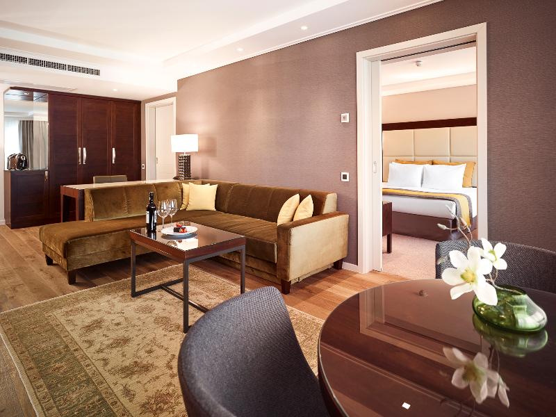 Crowne Plaza Bucharest image