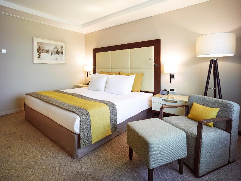 Crowne Plaza Bucharest image