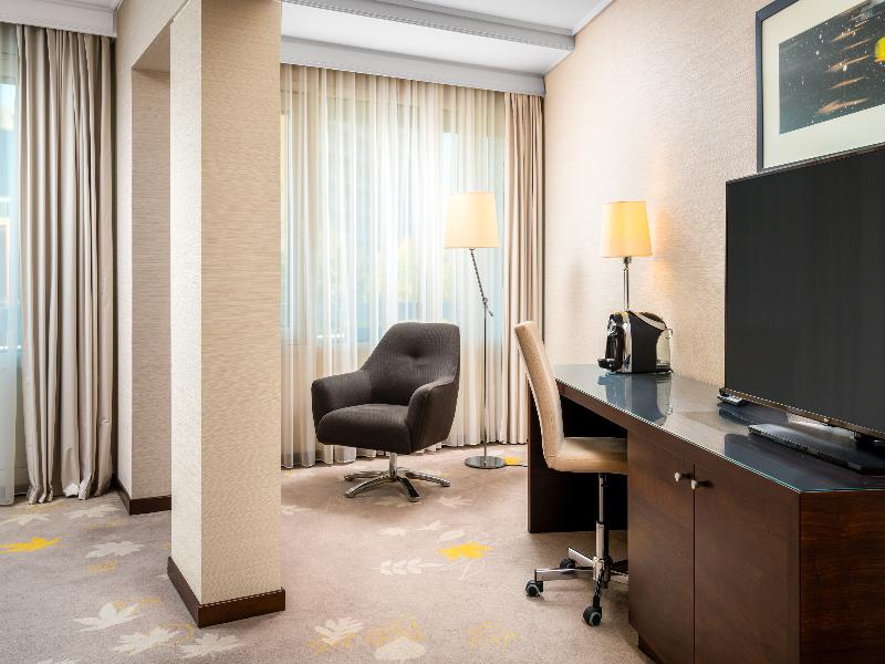 Crowne Plaza Bucharest image