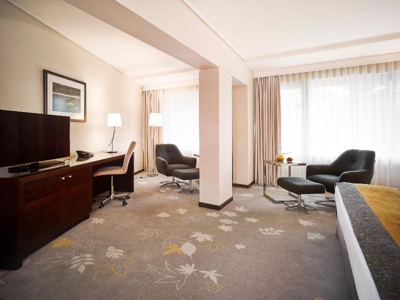 Crowne Plaza Bucharest image