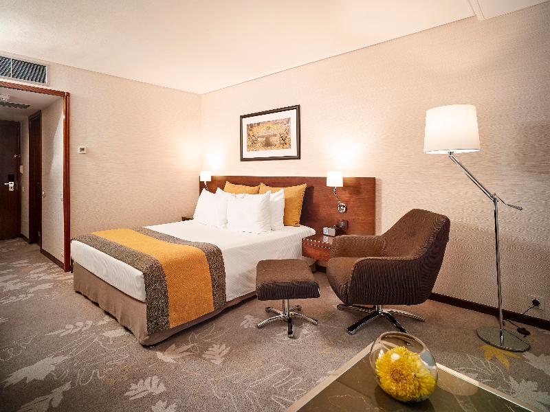 Crowne Plaza Bucharest image