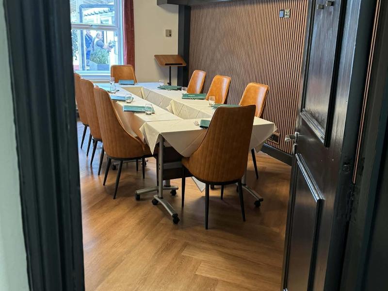 Ramada by Wyndham Cheltenham image