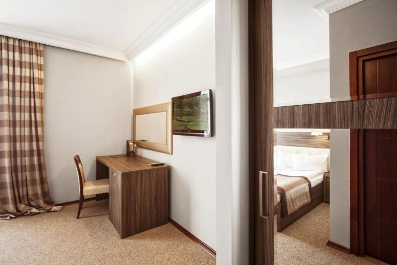 Cruise Hotel image