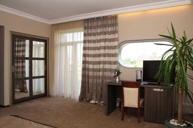 Cruise Hotel image