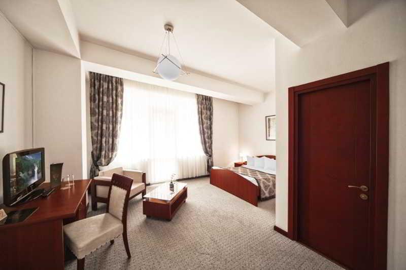Cruise Hotel image