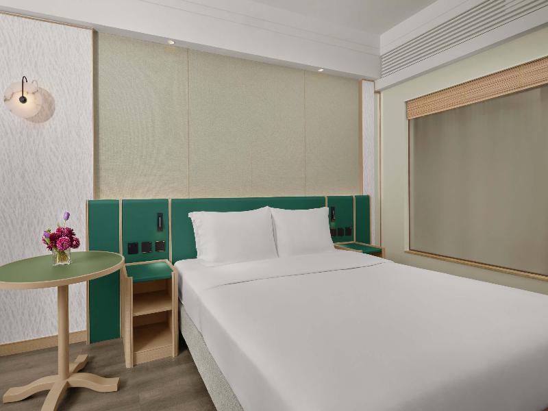 Nina Hotel Island South (Formerly L'hotel Island S image