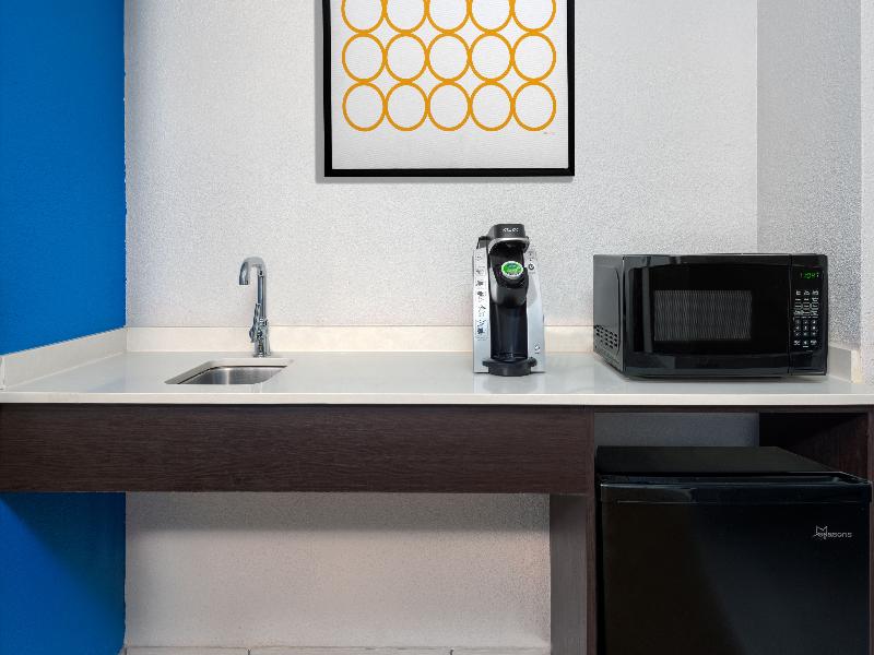 Holiday Inn Express Miami Airport Doral Area image