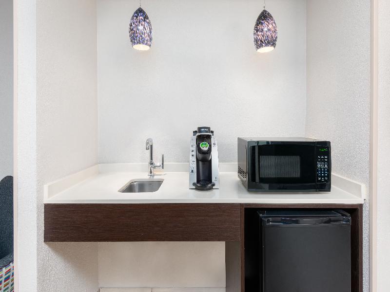 Holiday Inn Express Miami Airport Doral Area image