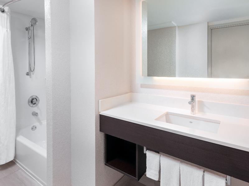 Holiday Inn Express Miami Airport Doral Area image