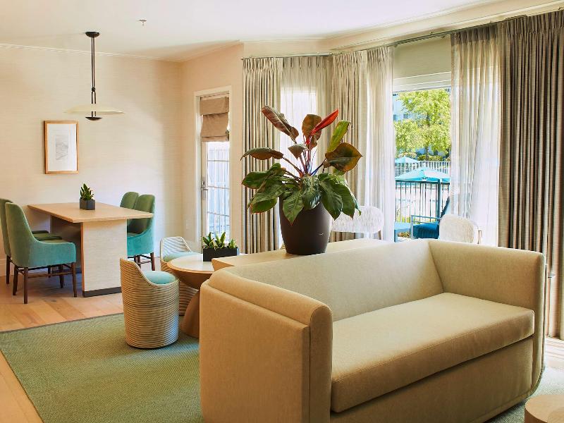 Hilton San Diego/Del Mar image