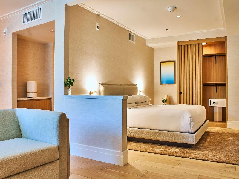 Hilton San Diego/Del Mar image