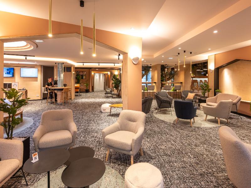 Novotel Mâcon Nord Autoroute du Soleil image