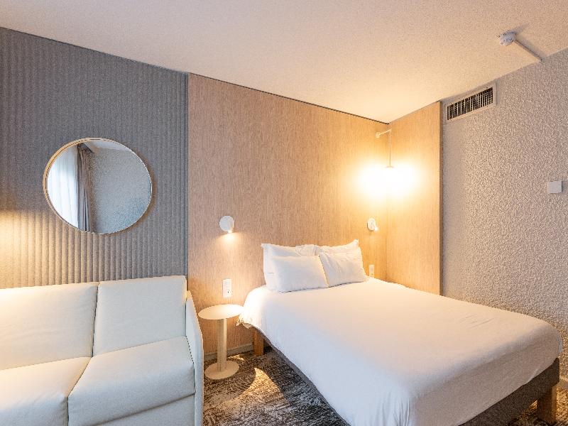 Novotel Mâcon Nord Autoroute du Soleil image