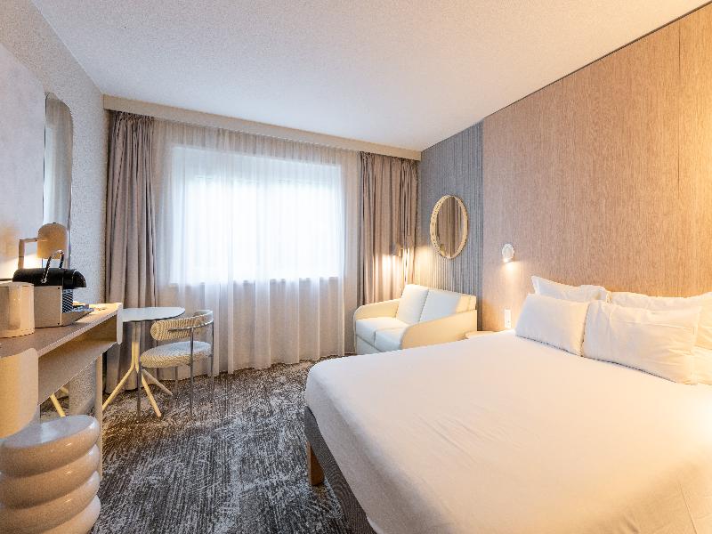 Novotel Mâcon Nord Autoroute du Soleil image