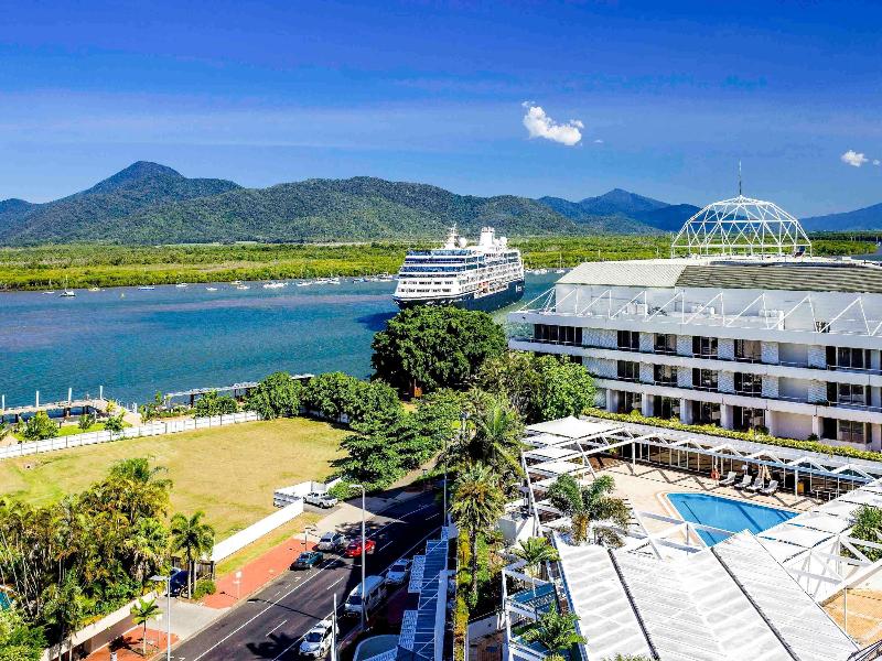 Pullman Reef Hotel Casino image