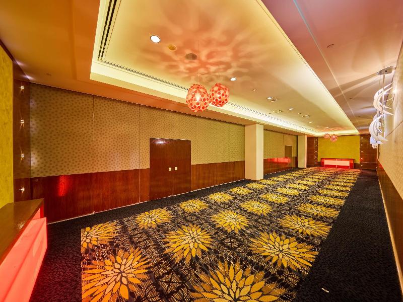 Pullman Reef Hotel Casino image