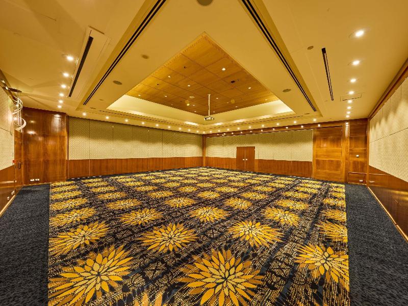 Pullman Reef Hotel Casino image