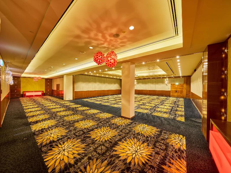 Pullman Reef Hotel Casino image