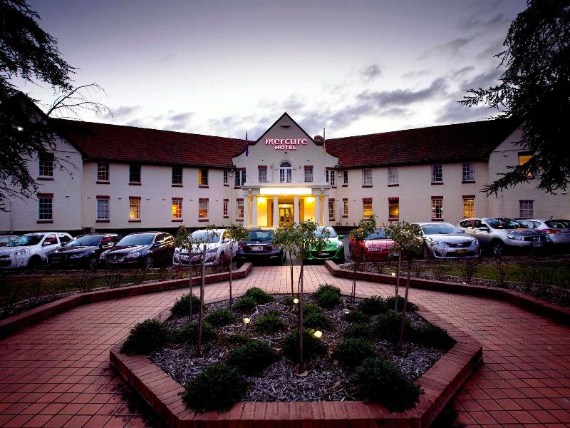 Mercure Canberra image