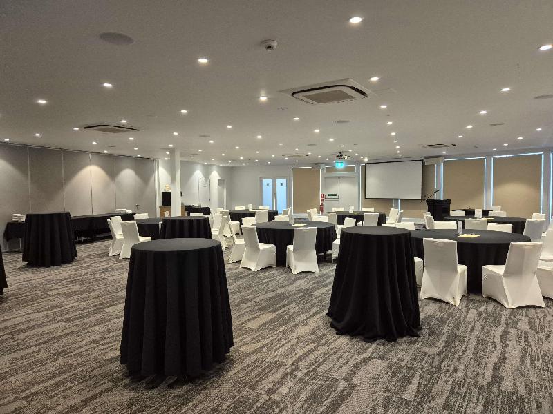 Mercure Canberra image