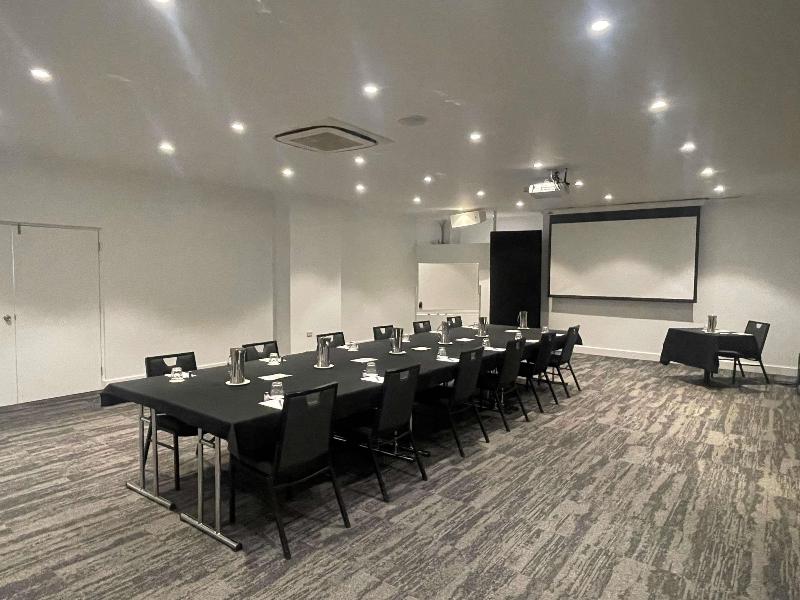 Mercure Canberra image