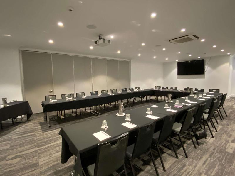 Mercure Canberra image
