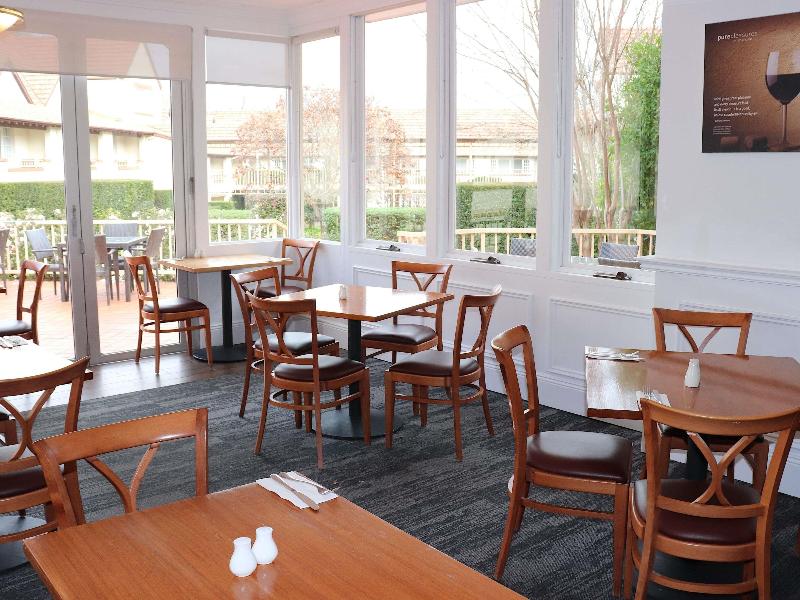 Mercure Canberra image