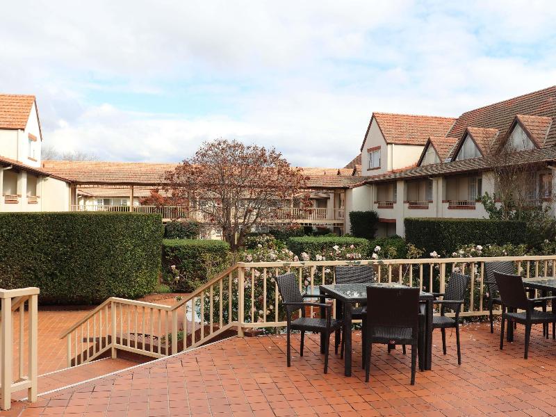 Mercure Canberra image