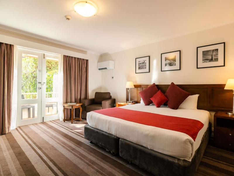Mercure Canberra image