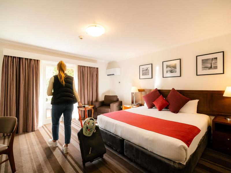 Mercure Canberra image
