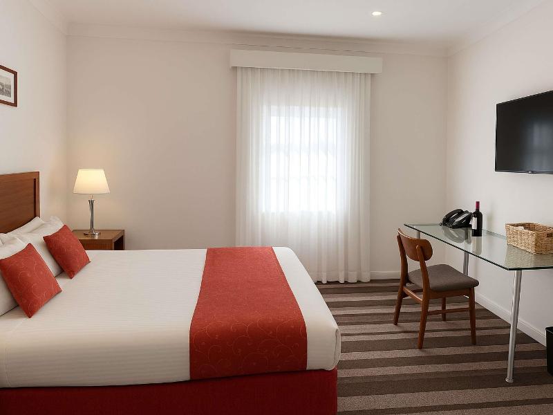 Mercure Canberra image