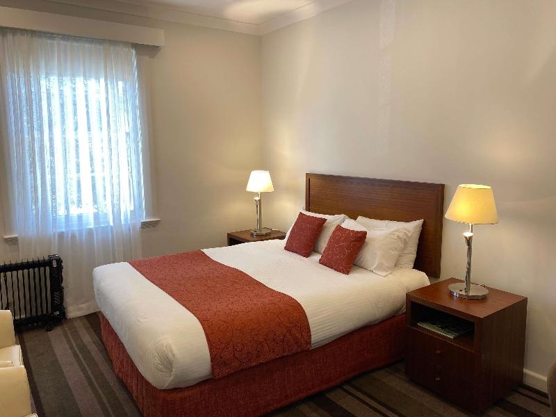 Mercure Canberra image