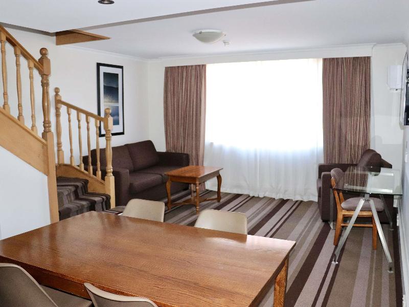 Mercure Canberra image
