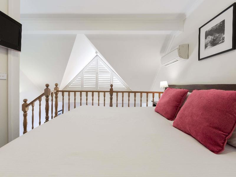Mercure Canberra image
