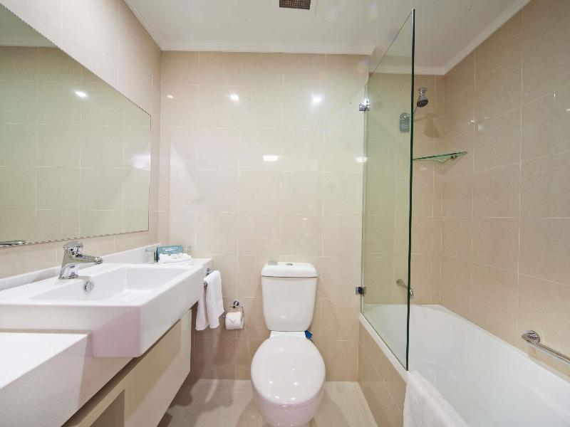 Mercure Canberra image