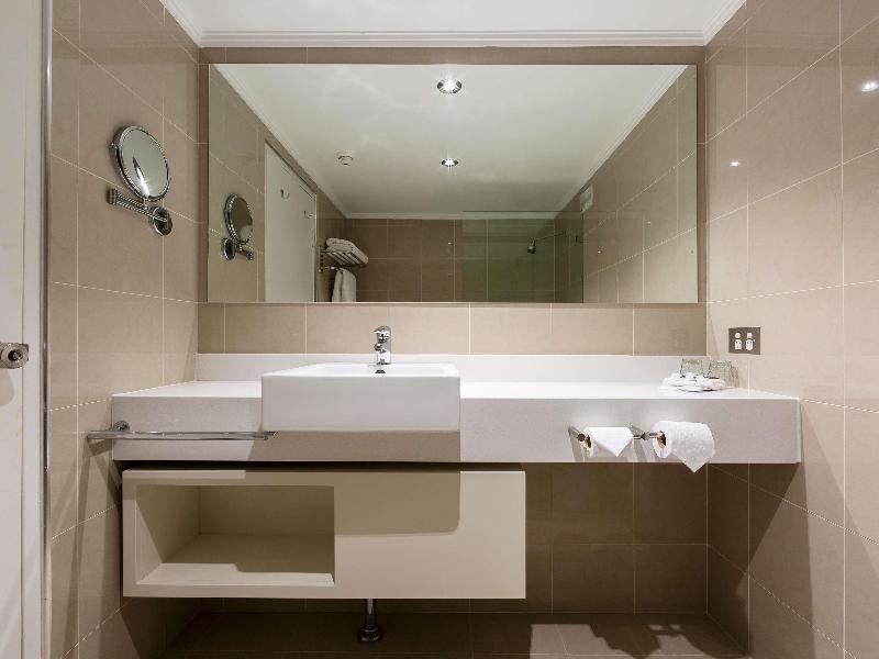 Mercure Canberra image