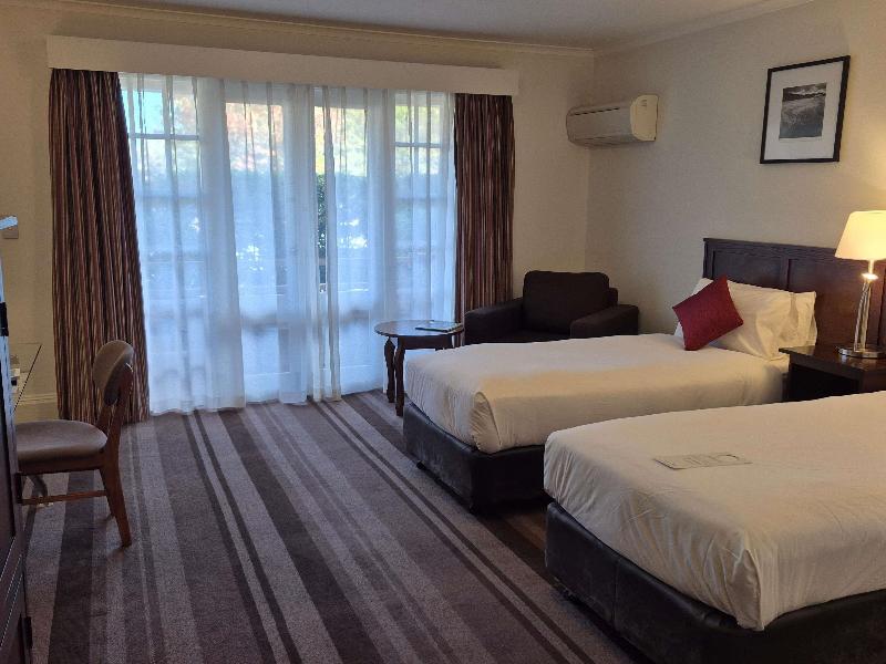 Mercure Canberra image