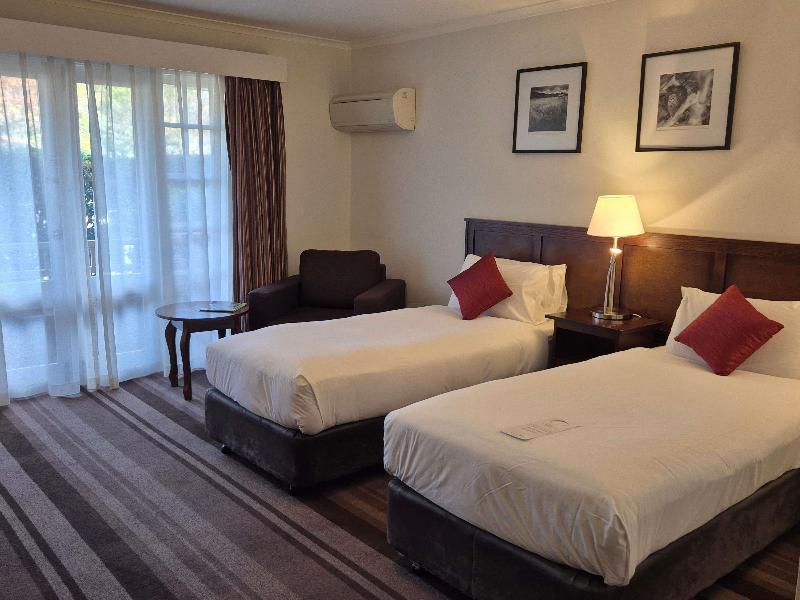 Mercure Canberra image